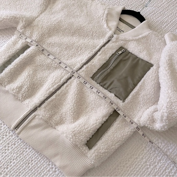 Abercrombie & Fitch Fleece Sherpa Bomber Jacket Women M Crop Full Zip White - Picture 14 of 15